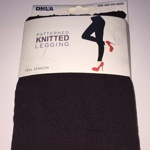 NWT Sz OS Brown  patterned knitted leggings